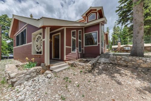 a home in the woods with a tree at Cloudcroft Mtn Home with Patio, Walk to Golf Course! in Cloudcroft
