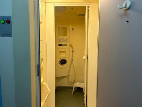 a bathroom with a washing machine in a room at Himawari-Kan Standard room Male only - Vacation STAY 74345v in Yokohama
