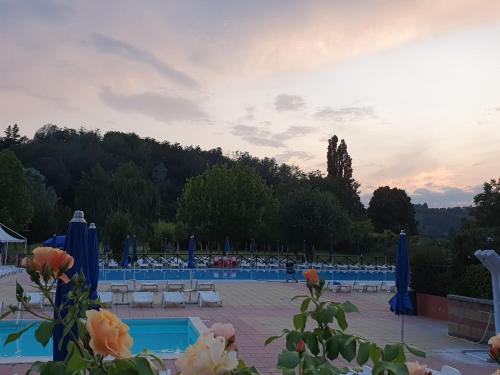 Πισίνα στο ή κοντά στο Oasi del Monferrato - appartamento verde