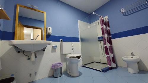 A bathroom at Hotel Rural Las Nogalas