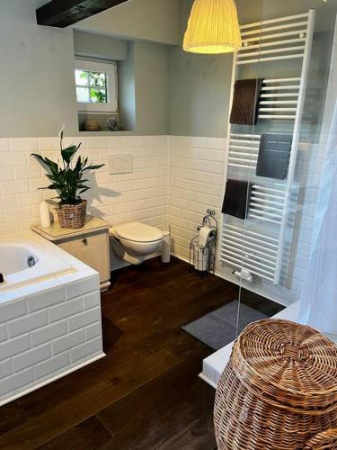 a bathroom with a toilet and a sink and a tub at Ferienhaus „große Familie“ in Zülpich