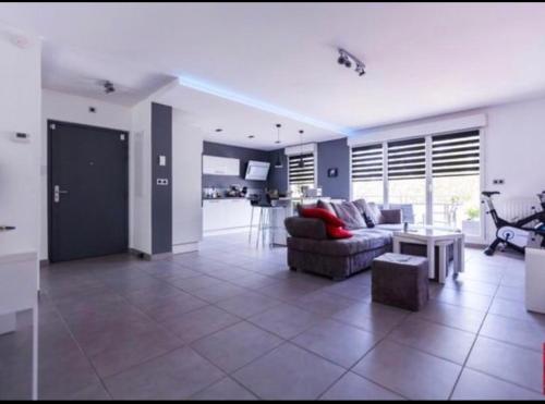 A Room - Une chambre dans un appartement meublé et équipé - Clinique de la Sauvegarde - location courte durée