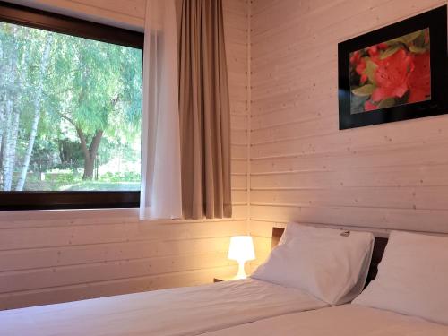 Postel nebo postele na pokoji v ubytování Kamienny Ogród Holiday Park