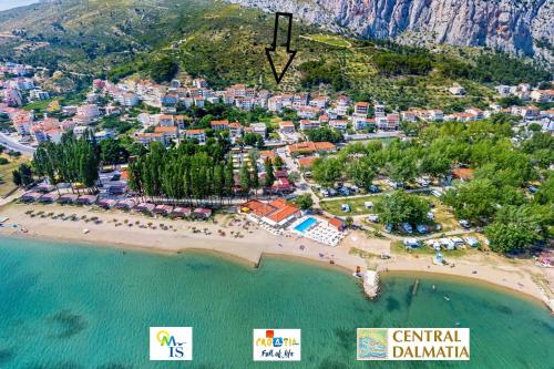 Apartments Rubic Omis- 230m from sandy beach
