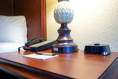 Rosen Inn Closest to Universal Image