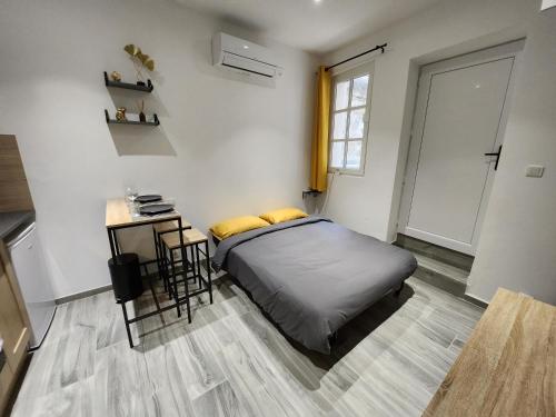 Studio climatisé avec cour privé en Rez-de-chaussée centre historique