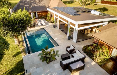 an overhead view of a house with a swimming pool at Luxury & Tropical Villa Te Nunoa, Haapiti Moorea in Haapiti