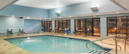 a pool in a hotel with tables and chairs at Discounted Hotel room in Columbia in Columbia