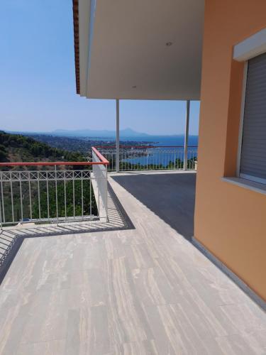 Uma varanda ou terraço em Amphiareion Sea View