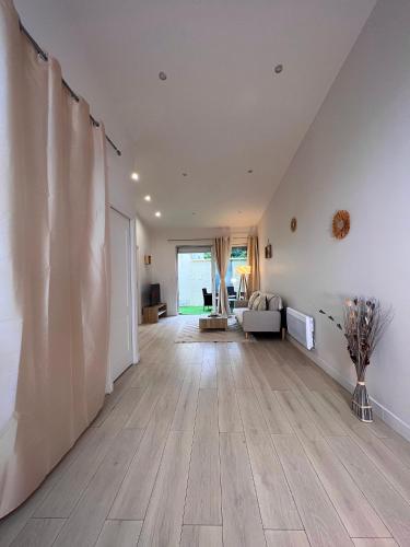 Photo de la galerie de l'établissement Superbe maison de ville proche Paris, à Sannois