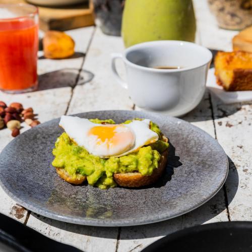 a fried egg on a piece of bread with a cup of coffee at Tatajuba Hostel Casa Pascual in Tatajuba