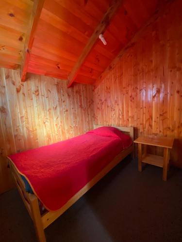 Una cama o camas en una habitación de Cabañas los Patitos
