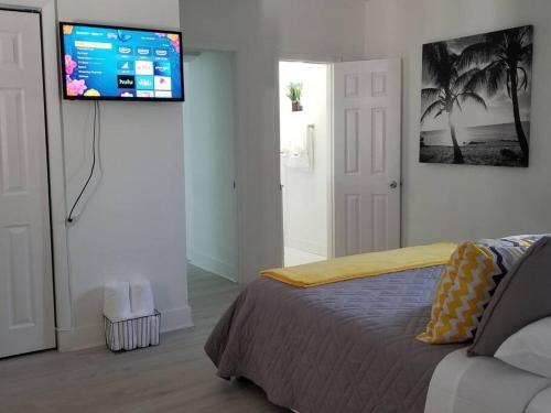 TV a/nebo společenská místnost v ubytování My Nautical Paradise in Miami