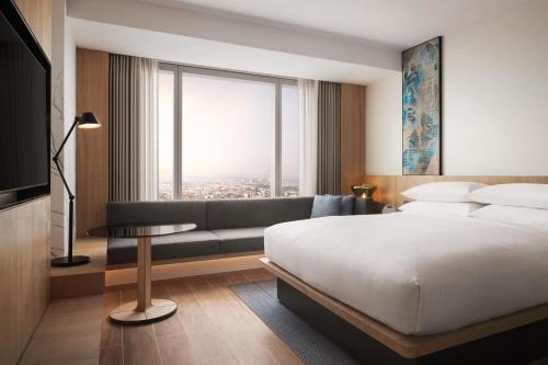 Postel nebo postele na pokoji v ubytování Fairfield by Marriott Phnom Penh