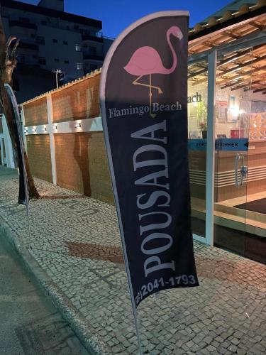 Flamingo Beach Pousadaに飾ってある許可証、賞状、看板またはその他の書類