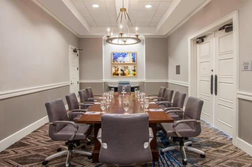 Ruang duduk di Sheraton Jacksonville Hotel