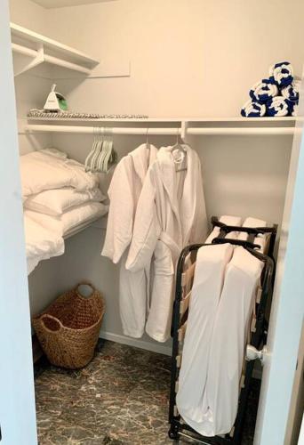 Imagen de la galería de Stylish 2bd/2ba condo 4 miles from Six Flags!, en Santa Clarita