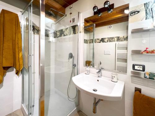 a bathroom with a sink and a shower at Palazzo NiTe in Bagnoregio