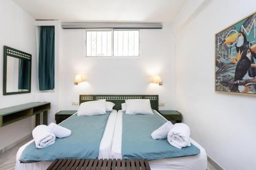 Кровать или кровати в номере 220 TROPICAL DUQUE Paradise by Sunkeyrents