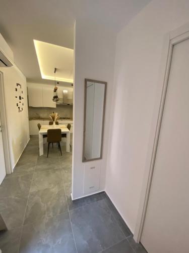 a hallway with a mirror and a table at APPARTAMENTO IL MARE in Marina di Massa