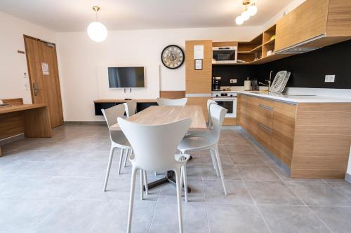 Η κουζίνα ή μικρή κουζίνα στο hôtel résidence a torra