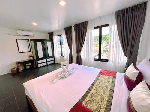 Postel nebo postele na pokoji v ubytování Hotel Baya Phuket