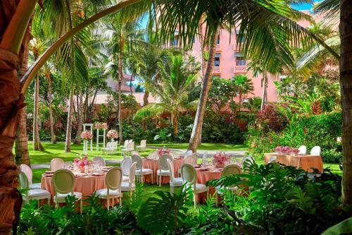 Κήπος έξω από το The Royal Hawaiian, A Luxury Collection Resort, Waikiki