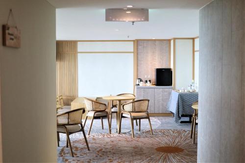 a room with a table and chairs and a kitchen at KSL ESPLANADE HOTEL with HOT SPRING in Klang