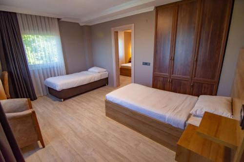Green Palace Suite Hotelにあるベッド