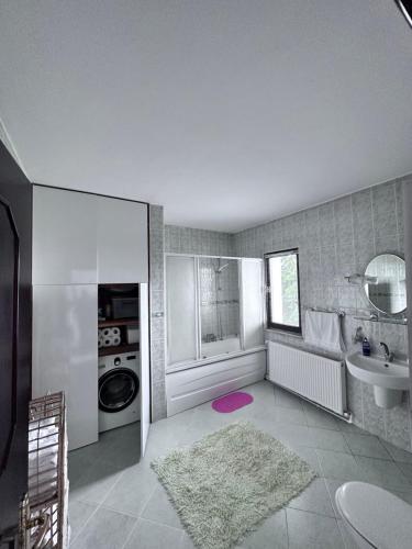 a large bathroom with a sink and a sink at Beautiful Villa near the airport & city in Trabzon