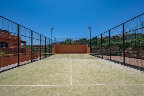 Εγκαταστάσεις για τένις ή/και σκουός στο Garten Appartment in La Floresta - La Mairena ή εκεί κοντά