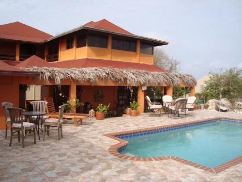 Πισίνα στο ή κοντά στο Fuego Mio Bed & Breakfast