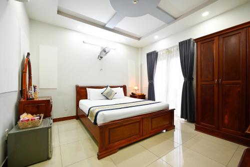 Postel nebo postele na pokoji v ubytování Sky Star Hotel