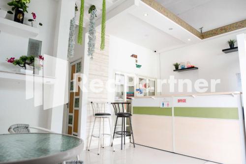Fotografie z fotogalerie ubytování Happy Inn Puspo Mitra RedDoorz v destinaci Jomblang