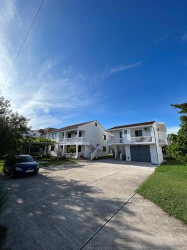 Tòa nhà nơi căn hộ tọa lạc