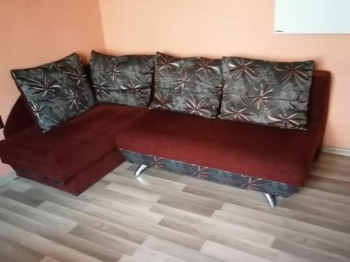 a red couch sitting in a living room at Całoroczny Domek Dwukondygnacyjny in Baligród