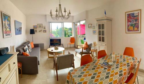 Sunny, modern apartment