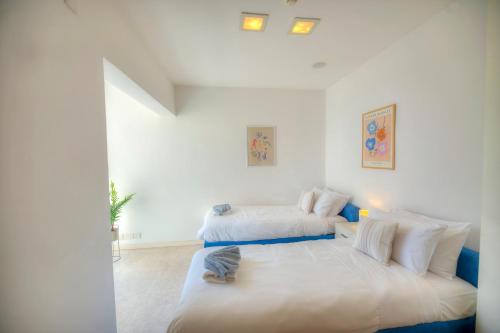 Spacious 3bedrooms with spectacular views GOSLM-6にあるベッド