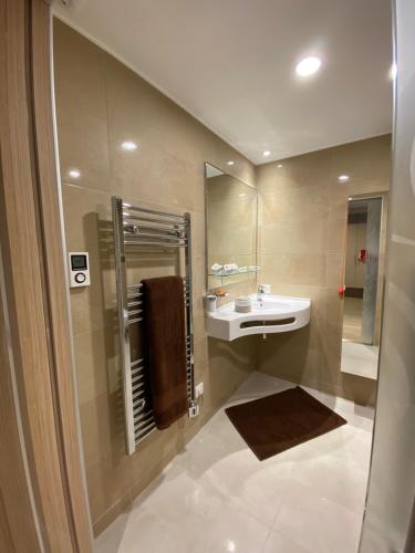 a bathroom with a sink and a mirror at Le Cannet Appart'S in Le Cannet