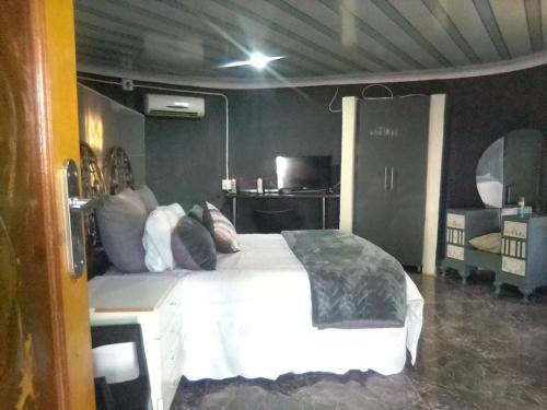 Ένα ή περισσότερα κρεβάτια σε δωμάτιο στο BEULAH GROUP BnB
