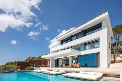 Regal Residence