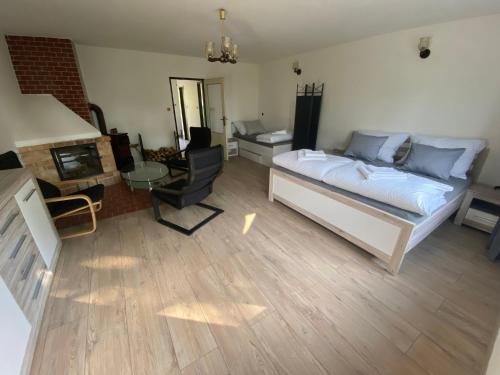 Postel nebo postele na pokoji v ubytování Apartmán Pod Mandloní