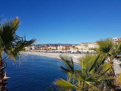 Chic & Spacious Getaway in Nice - 10min to Beach
