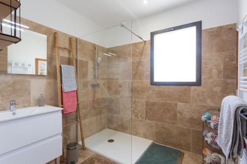 Koupelna v ubytování La Villa d'Angèle - Villa climatisée avec piscine