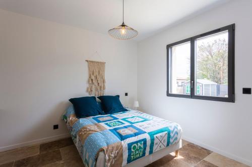 Postel nebo postele na pokoji v ubytování La Villa d'Angèle - Villa climatisée avec piscine