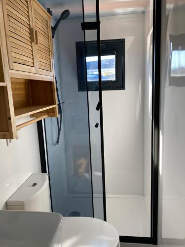 a small bathroom with a shower and a toilet at Houseboat Cádiz El Puerto - Casa Flotante in El Puerto de Santa María