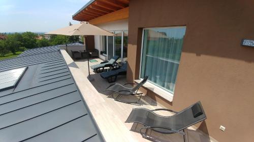 Bóbic Apartmanにあるバルコニーまたはテラス