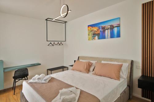 a bedroom with a bed with white sheets and orange pillows at MEDITERRANEO RELAX in Polignano a Mare