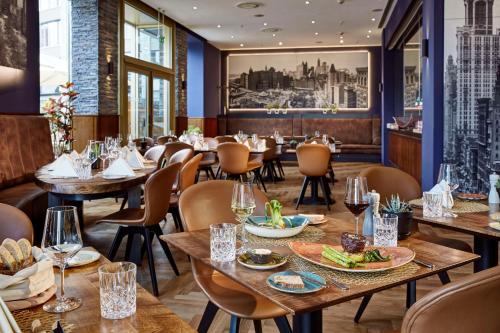 Restoranas ar kita vieta pavalgyti apgyvendinimo įstaigoje Lindner Hotel Frankfurt Main Plaza, part of JdV by Hyatt