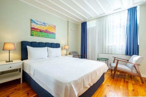 Lovely and Central Flat in Sisli with Backyard